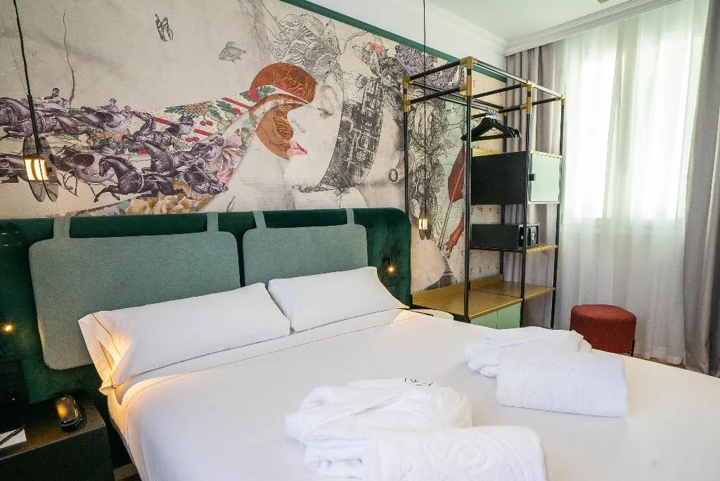 SUITE STANDARD Room, SmartRental Collection Gran Vía Capital, Madrid