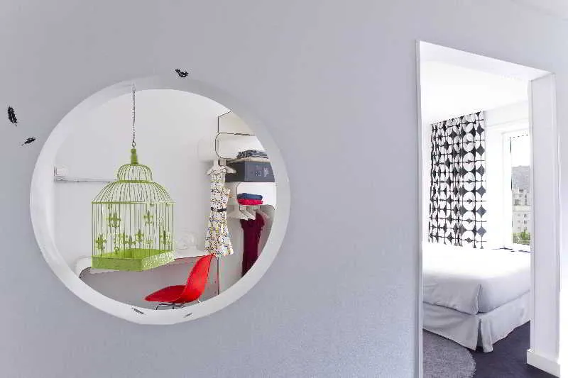 Room, Gat Point Charlie, Berlin