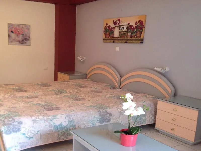 Room, Travlos Studios, Kalamata