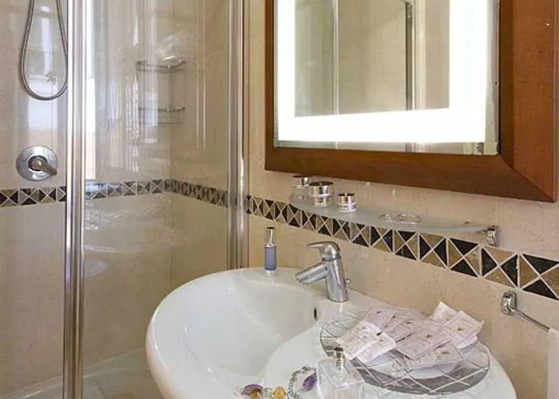 DOUBLE WITH DOUBLE BED Room, Comfort Hotel Bolivar, Rome