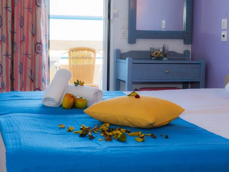 Room, Nikos, Crete