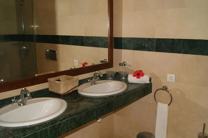 TRIPLE STANDARD Room, Grand Hotel Callao, Tenerife