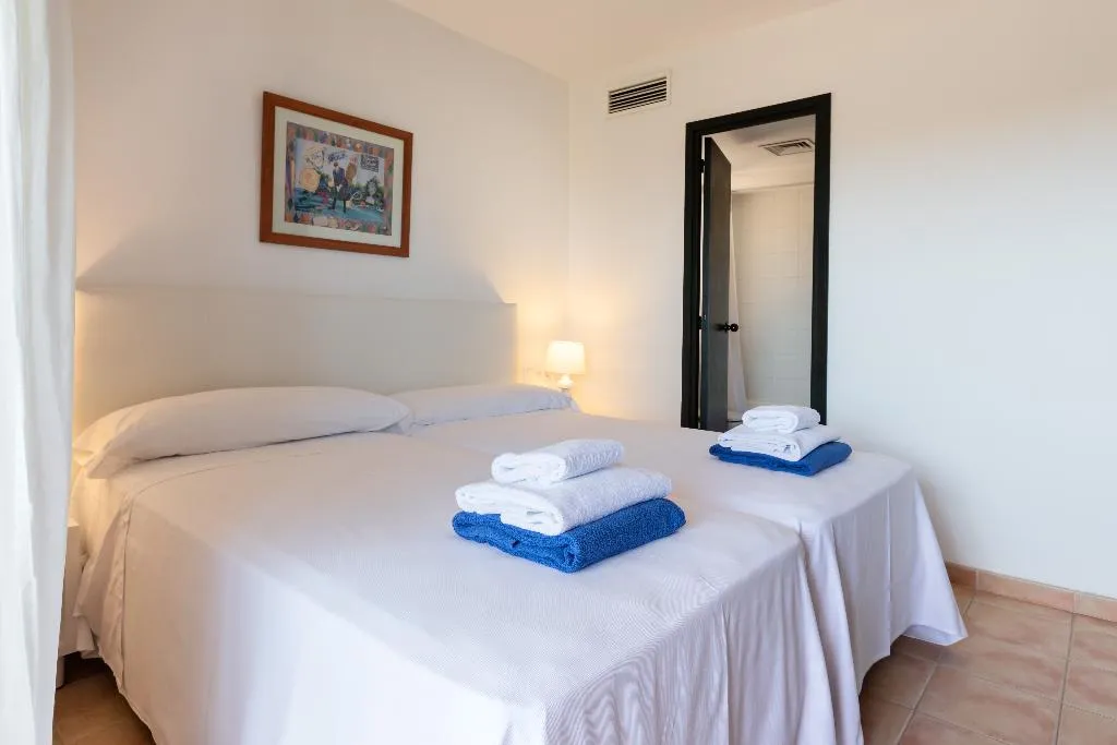 APARTMENT CAPACITY 4 TWO BEDROOMS Room, Apartaments Golf By La Costa Resort, Costa Brava