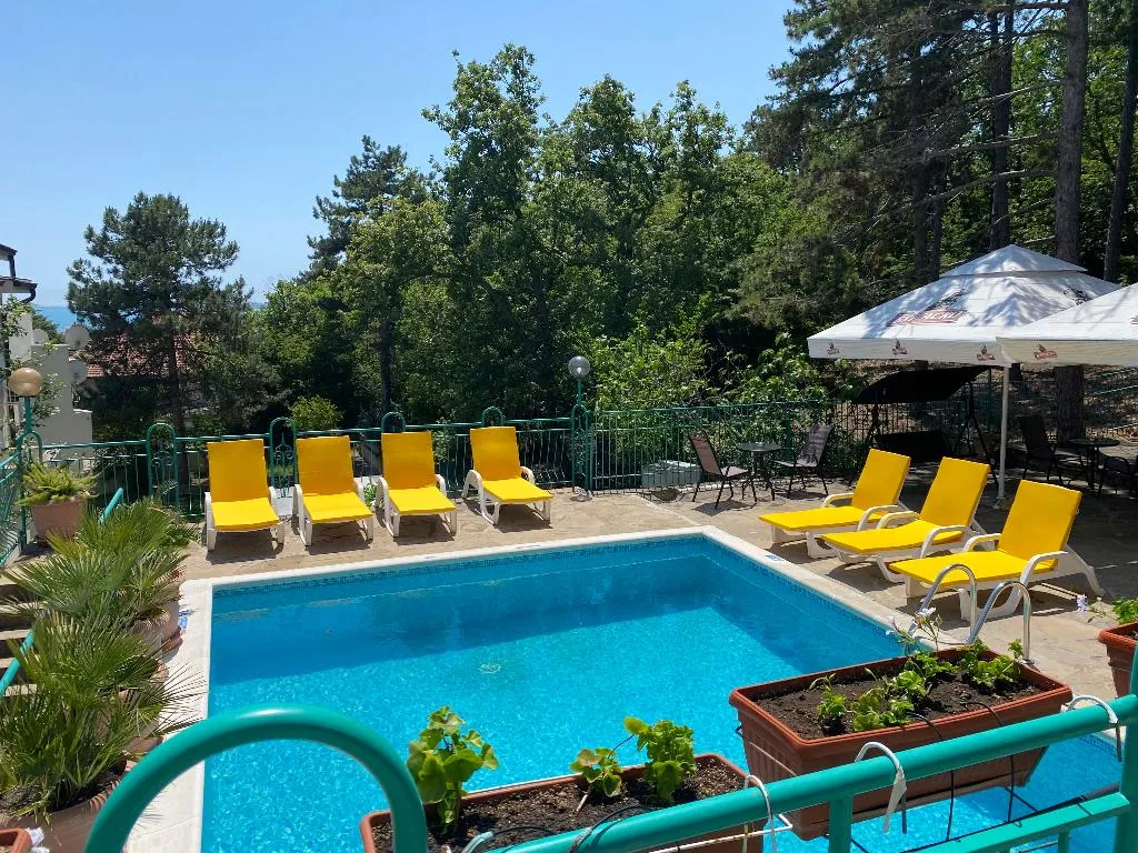 Pool, Zora, Bourgas
