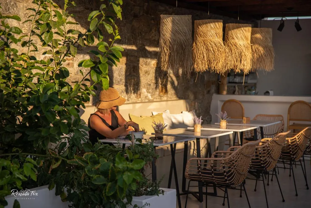 Bar, Myconian Theros, Mykonos