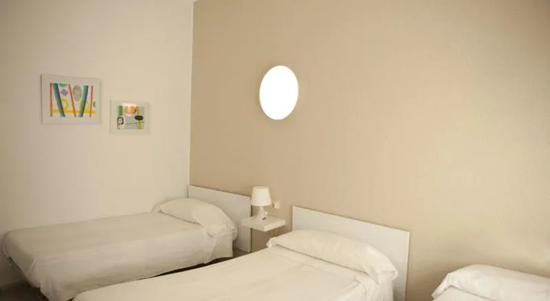 TRIPLE STANDARD Room, Malvarrosa Beach Rooms, Valencia