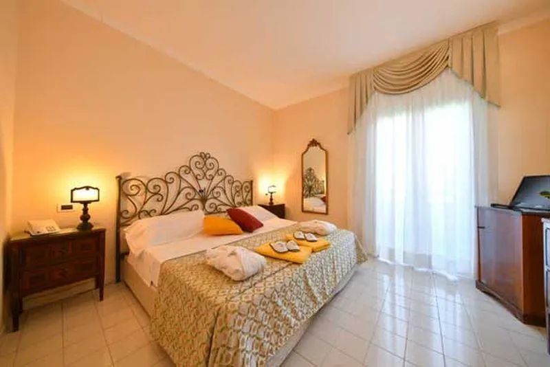 Room, Grand Hotel Terme Di Augusto, Naples