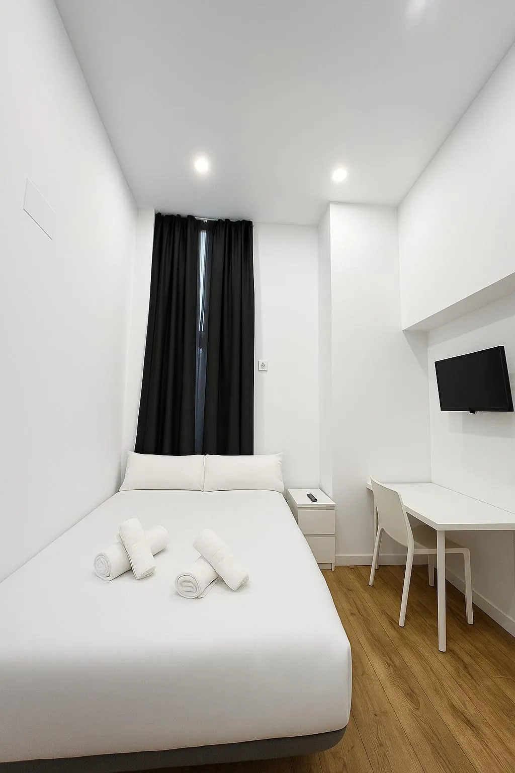 Room, Hostal Bernabeu, Madrid