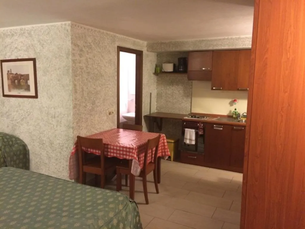 STUDIO CAPACITY 3 Room, Gemini City Centre Studios, Florence