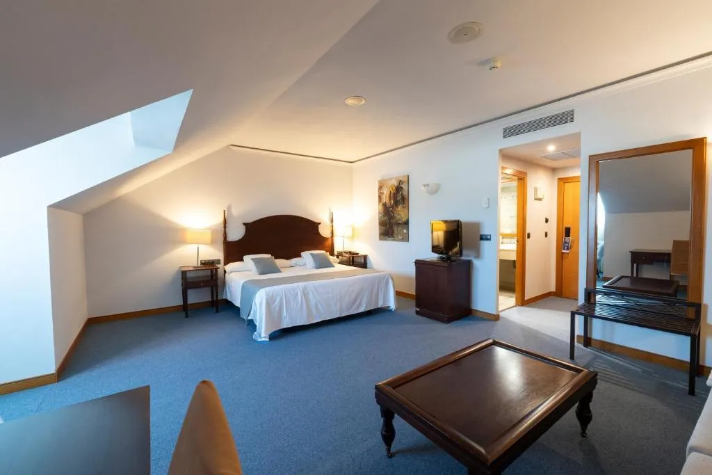 JUNIOR SUITE STANDARD Room, Silken Antequera Hills, Andalucia