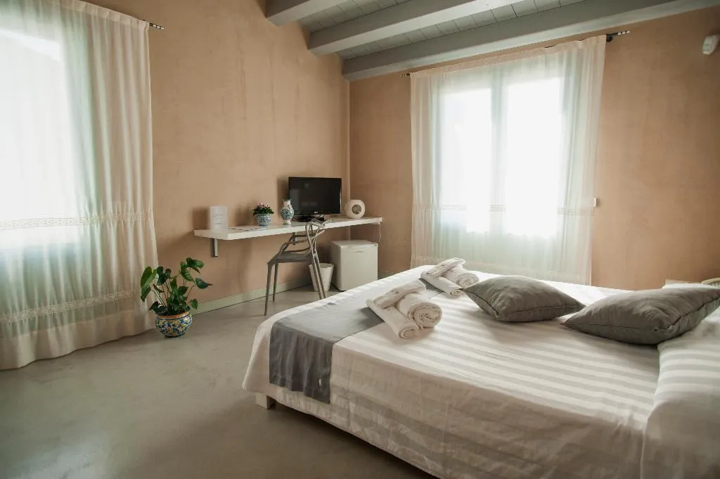 DOUBLE SUPERIOR Room, Relais Casina Miregia, Catania