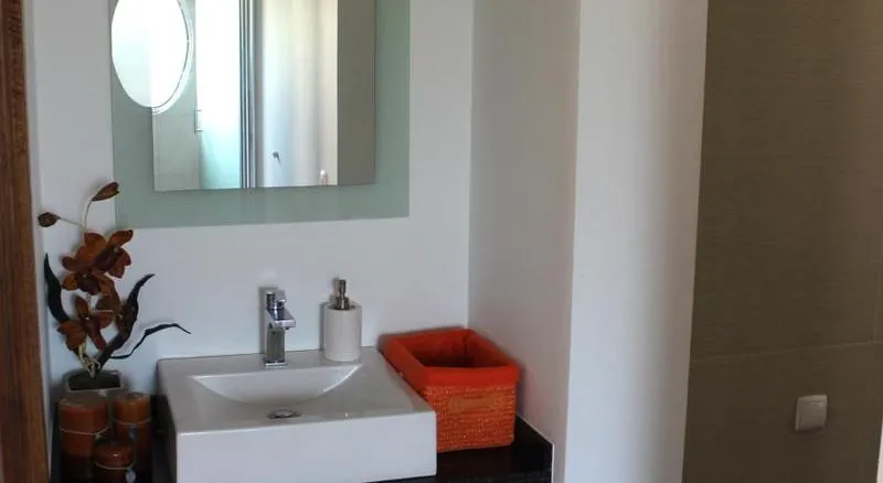 FAMILY ROOM CAPACITY 4 Room, Quinta Do Serrado, Porto Santo