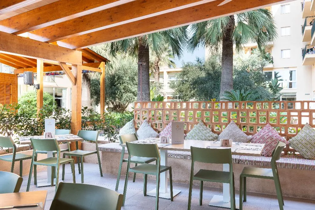 Terrace, Aparthotel Can Picafort Palace, Majorca
