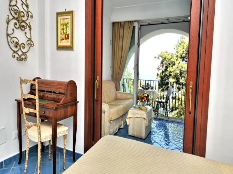 Room, La Conca Azzurra, Naples