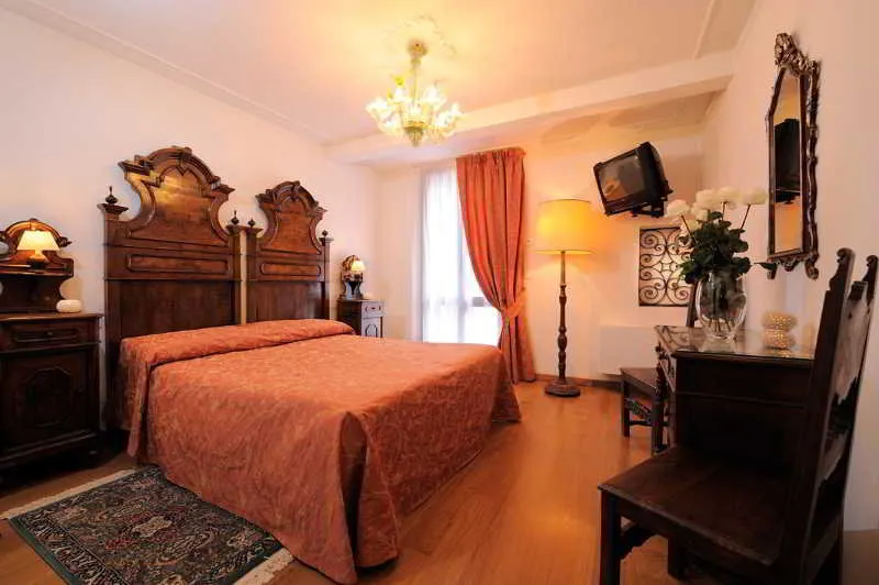 Room, Bel Sito e Berlino, Venice