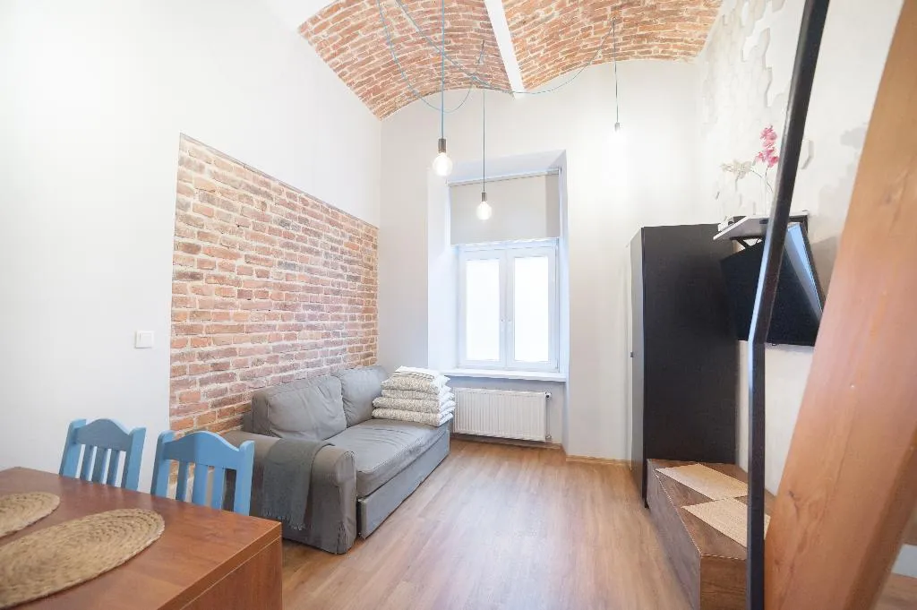 APARTMENT CAPACITY 3 Room, Dizzy Daisy Hostel, Krakow