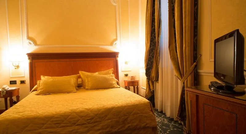 Room, Dei Consoli Roma, Rome