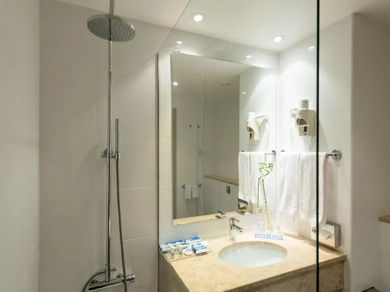 SINGLE STANDARD Room, Melia Lisboa Oriente, Lisbon