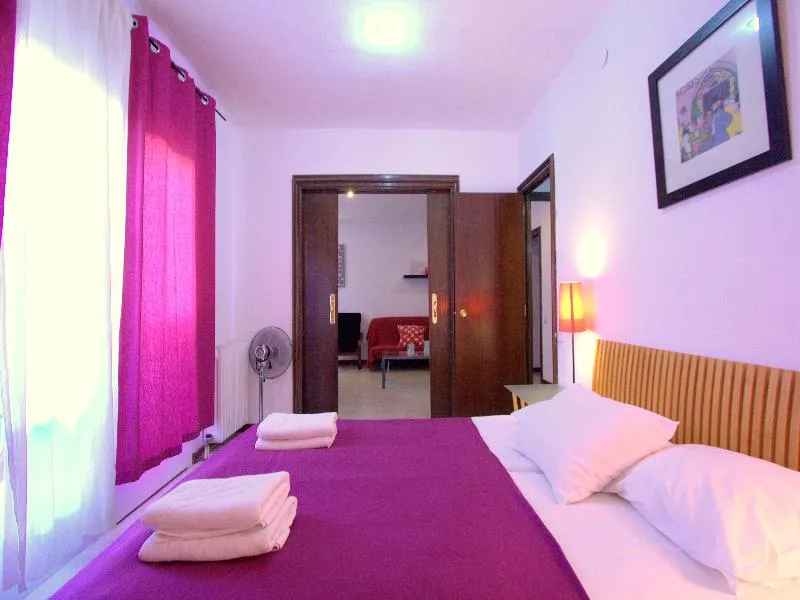 APARTMENT CAPACITY 9 FOUR BEDROOMS Room, Charm Apartments BCN, Barcelona