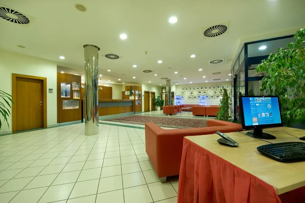 Lobby, Ramada Airport Prague, Prague