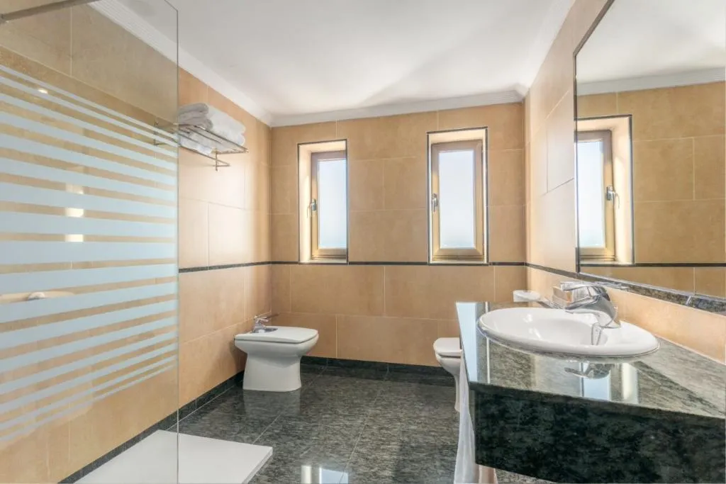 TWIN STANDARD Room, Crisol Regio, Madrid