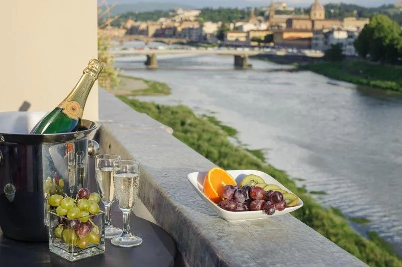 General view, Hotel Lungarno Vespucci 50, Florence