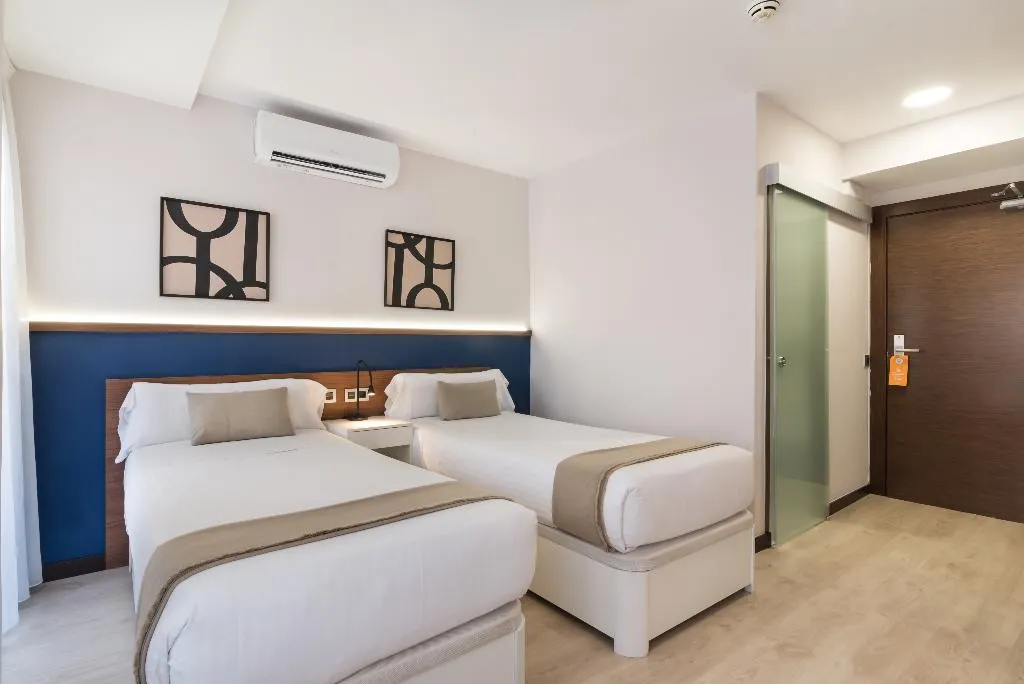 Double or Twin SUPERIOR WITH BALCONY Room, Roisa Hostal Boutique, Madrid