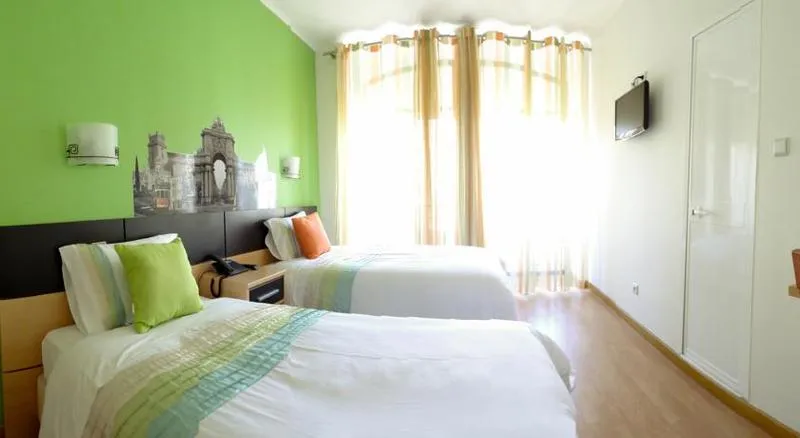 Room, Vila Nova Guesthouse, Lisbon