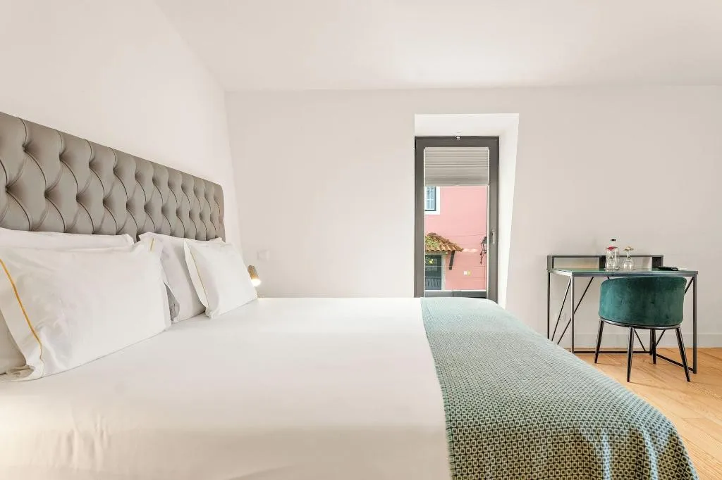 Room, Jardim Da Lapa By Shiadu, Lisbon