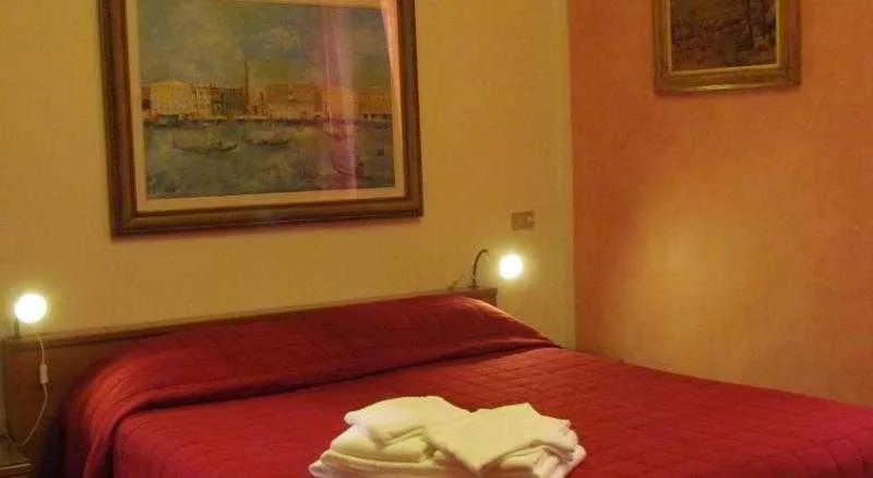 Room, Althea Rooms, Florence