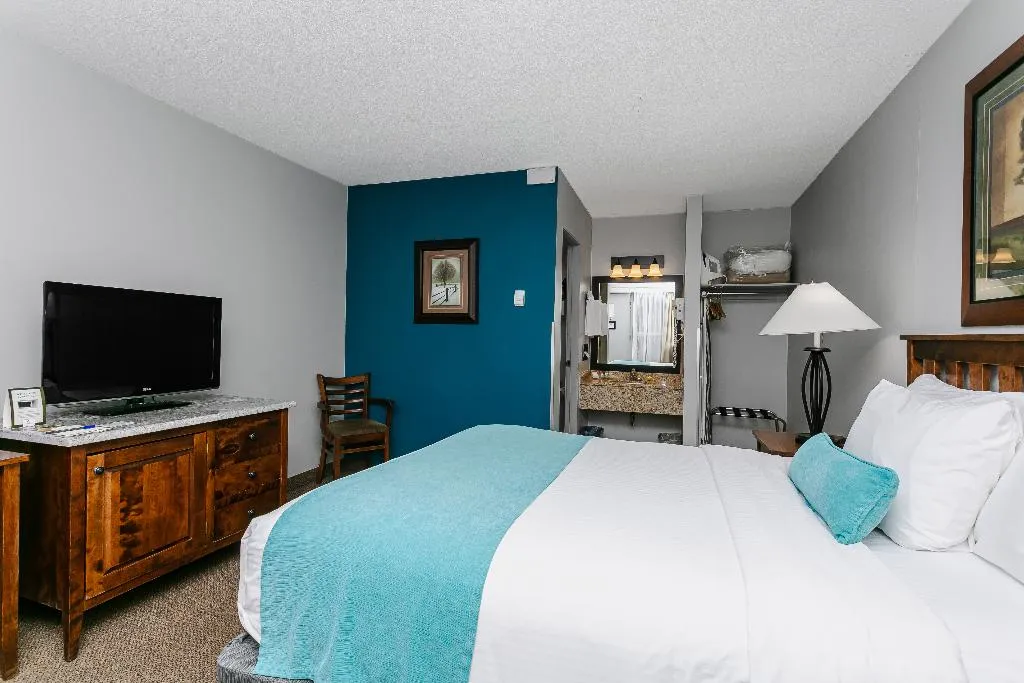 DOUBLE STANDARD Room, Tonquin Inn, Edmonton, Alberta