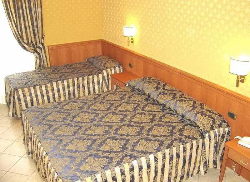 TRIPLE STANDARD Room, Mariano, Rome