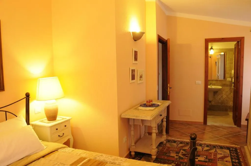 DOUBLE STANDARD Room, La Casa di Babbai, Olbia