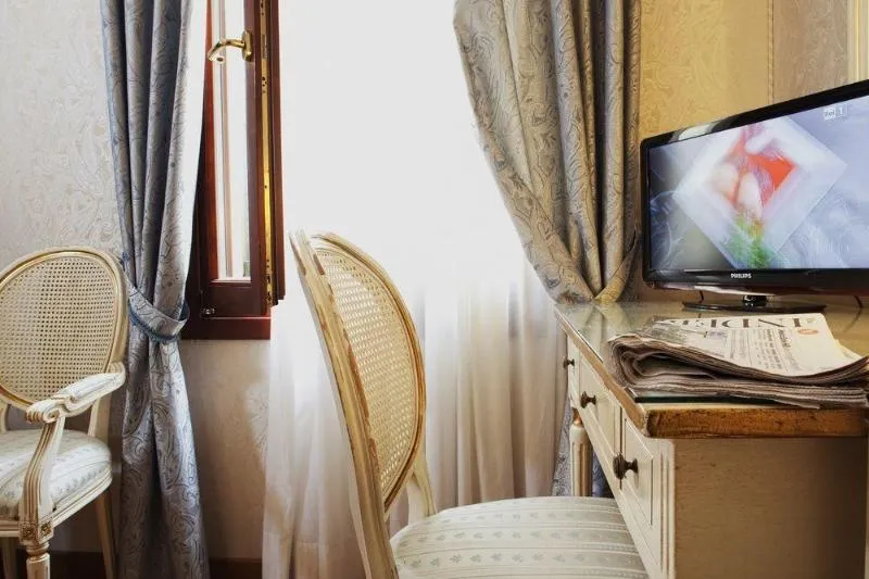 Room, Ca' d'Oro, Venice