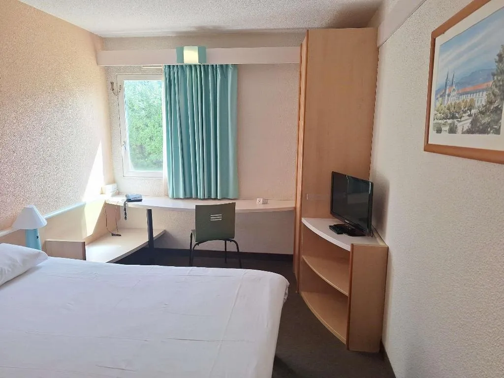 DOUBLE WITH DOUBLE BED Room, Ibis Setubal, Lisbon