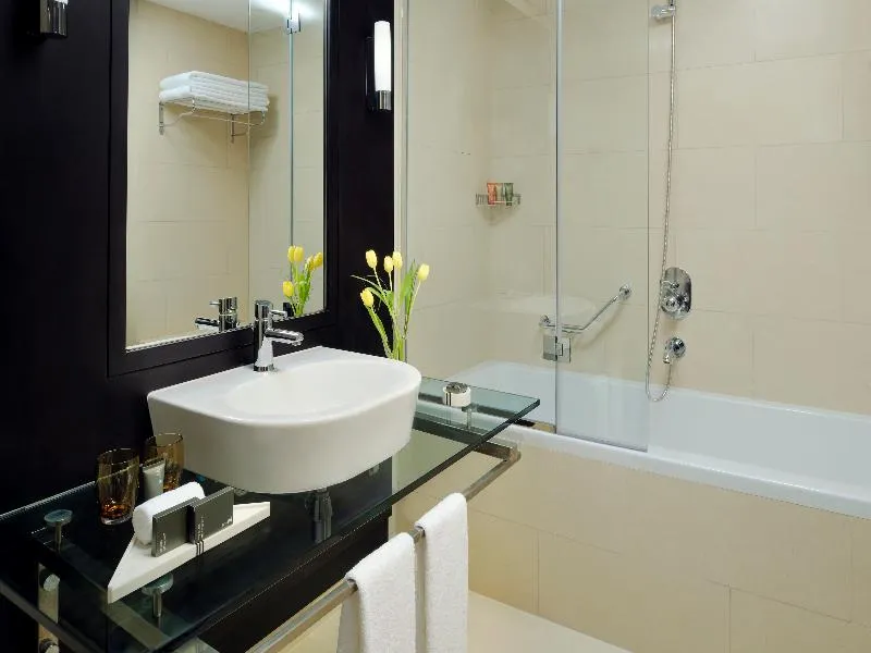 Room, Movenpick Hotel Jumeirah Lakes Towers, Dubai