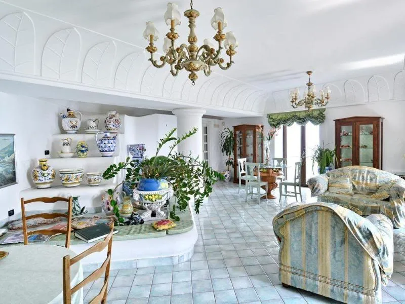 Lobby, La Conca Azzurra, Naples