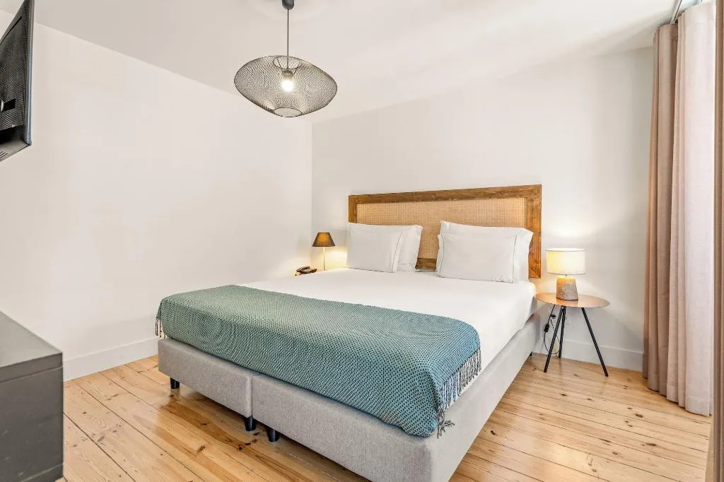 Room, Jardim Da Lapa By Shiadu, Lisbon