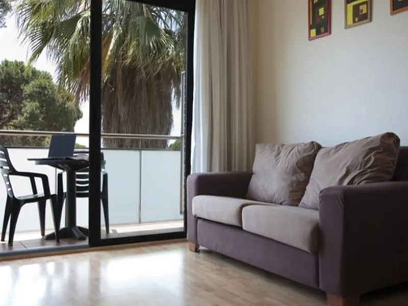 Room, SG Costa barcelona, Barcelona