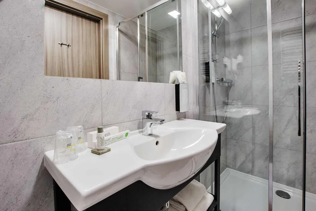 DOUBLE SINGLE USE STANDARD Room, Golden Tulip Krakow Kazimierz, Krakow