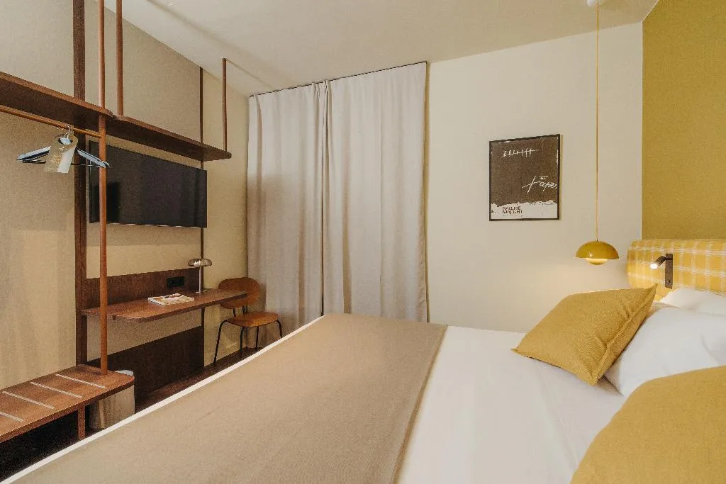 Room PREMIUM ONE BEDROOM Room, H. Regas, Barcelona