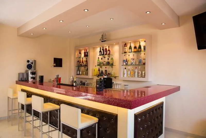 Bar, Penelope, Corfu