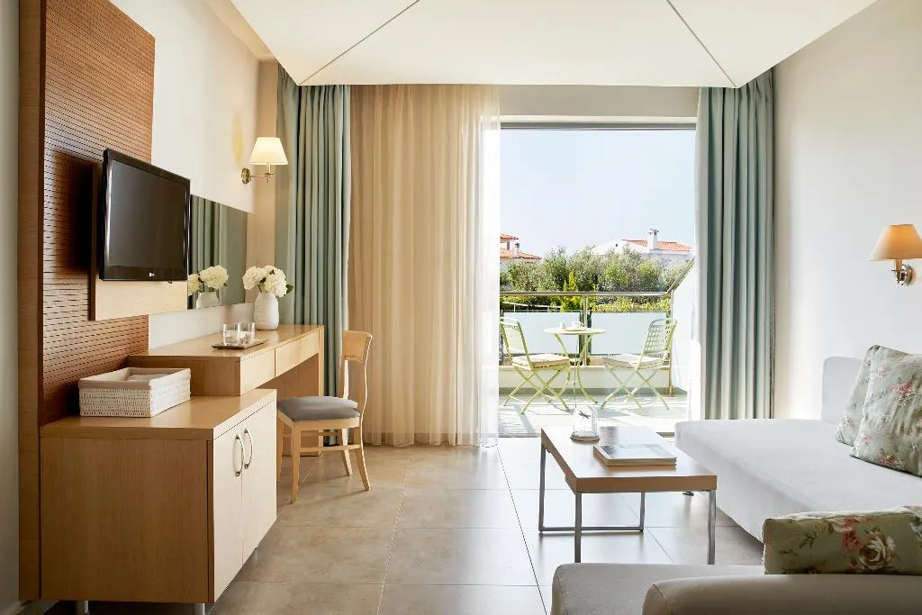 FAMILY ROOM GARDEN VIEW Room, Istion Club & Spa, Thessaloniki