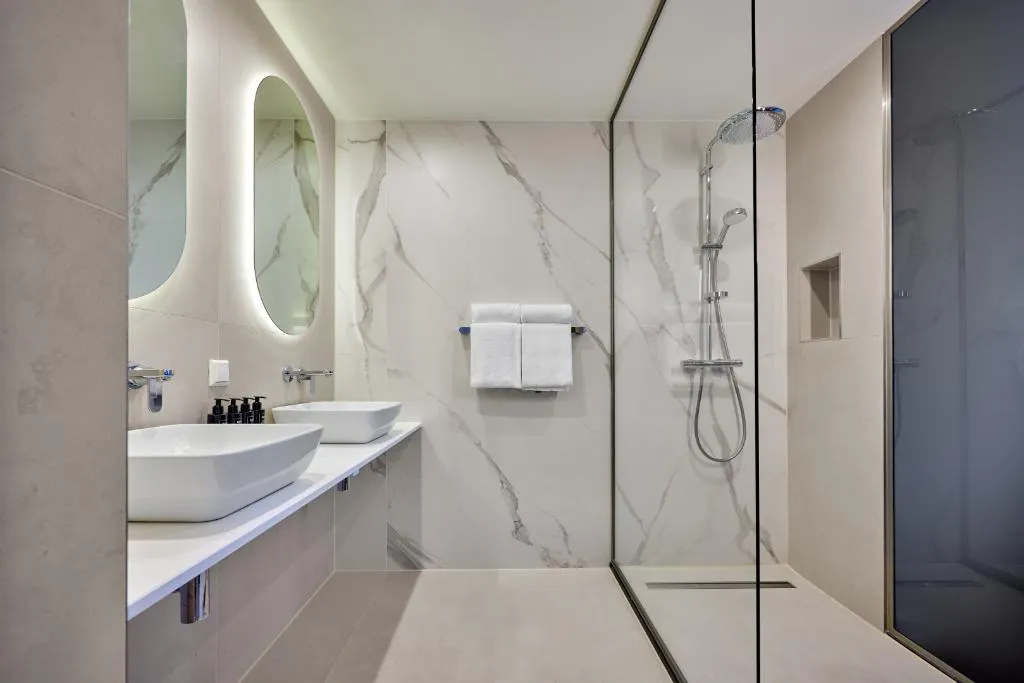 QUADRUPLE STANDARD Room, WestCord Art Hotel Amsterdam 4, Amsterdam