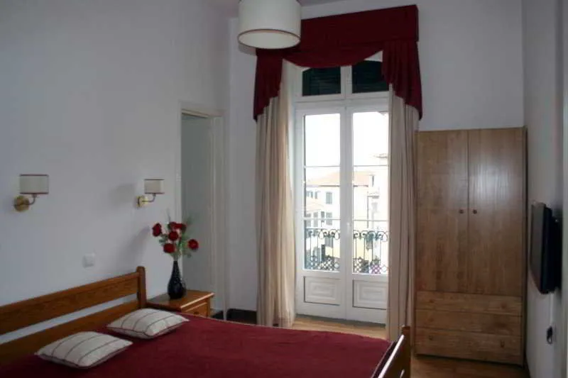 Room, Residencial Americana, Madeira