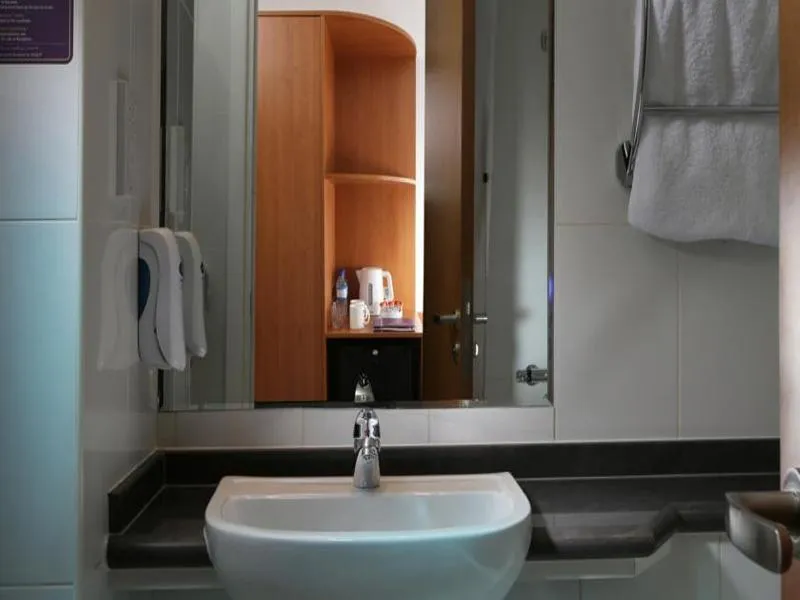 Room, Premier Inn Dubai Investments Park, Dubai
