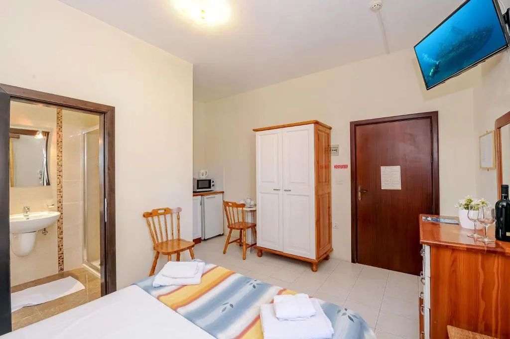 Double or Twin STANDARD Room, Mariblu Guesthouse, Gozo