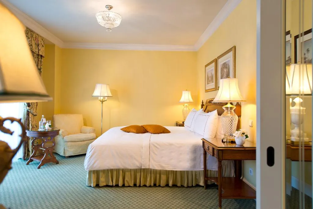 SUITE STANDARD Room, Regent Berlin, Berlin