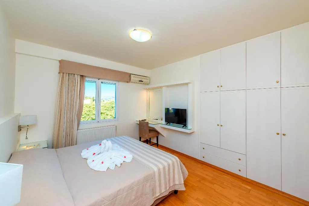 FAMILY ROOM TWO BEDROOMS ONE BATHROOM Room, Sofia Resort Luxury Suites, Crete