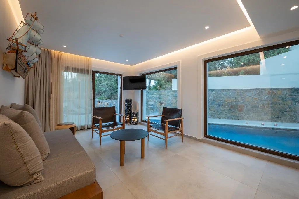 VILLA FOUR BEDROOMS WITH PRIVATE POOL Room, Mika Villas & Suites, Crete